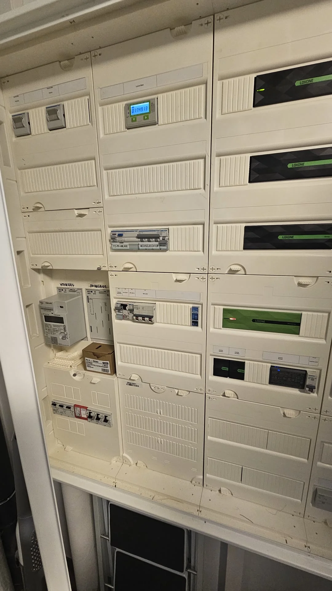 Loxone Aktoren im Detail — Smart-Home-Modul-System installiert von ENELAN GmbH.